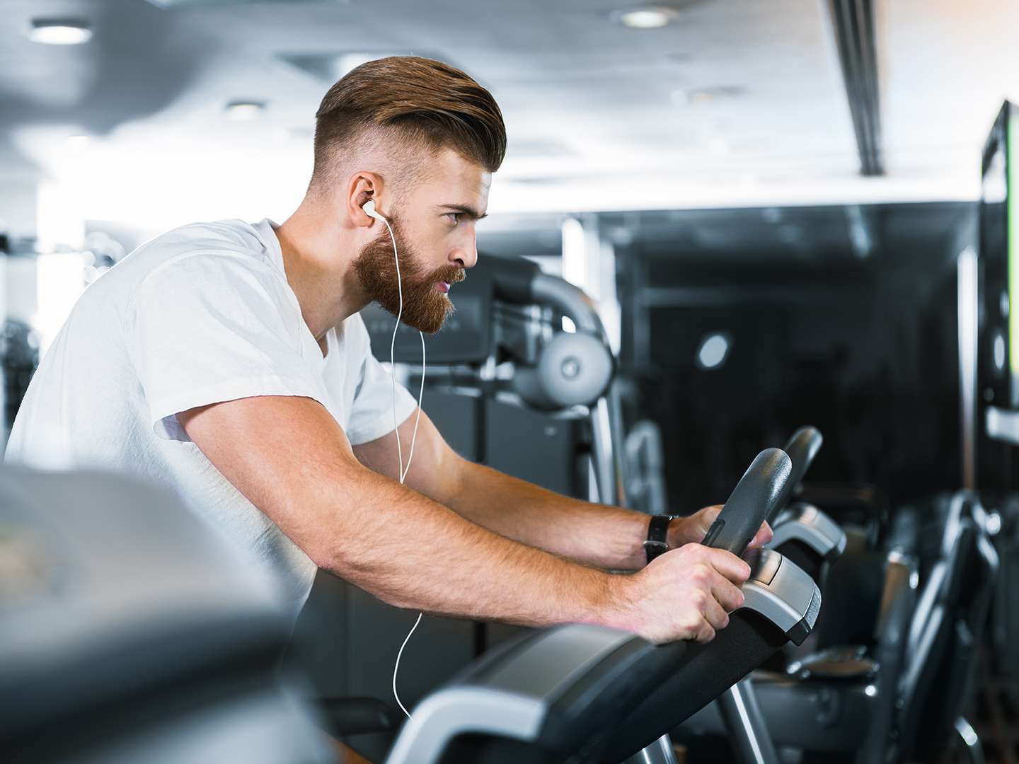 Sport im Fitnessstudio trotz HIV