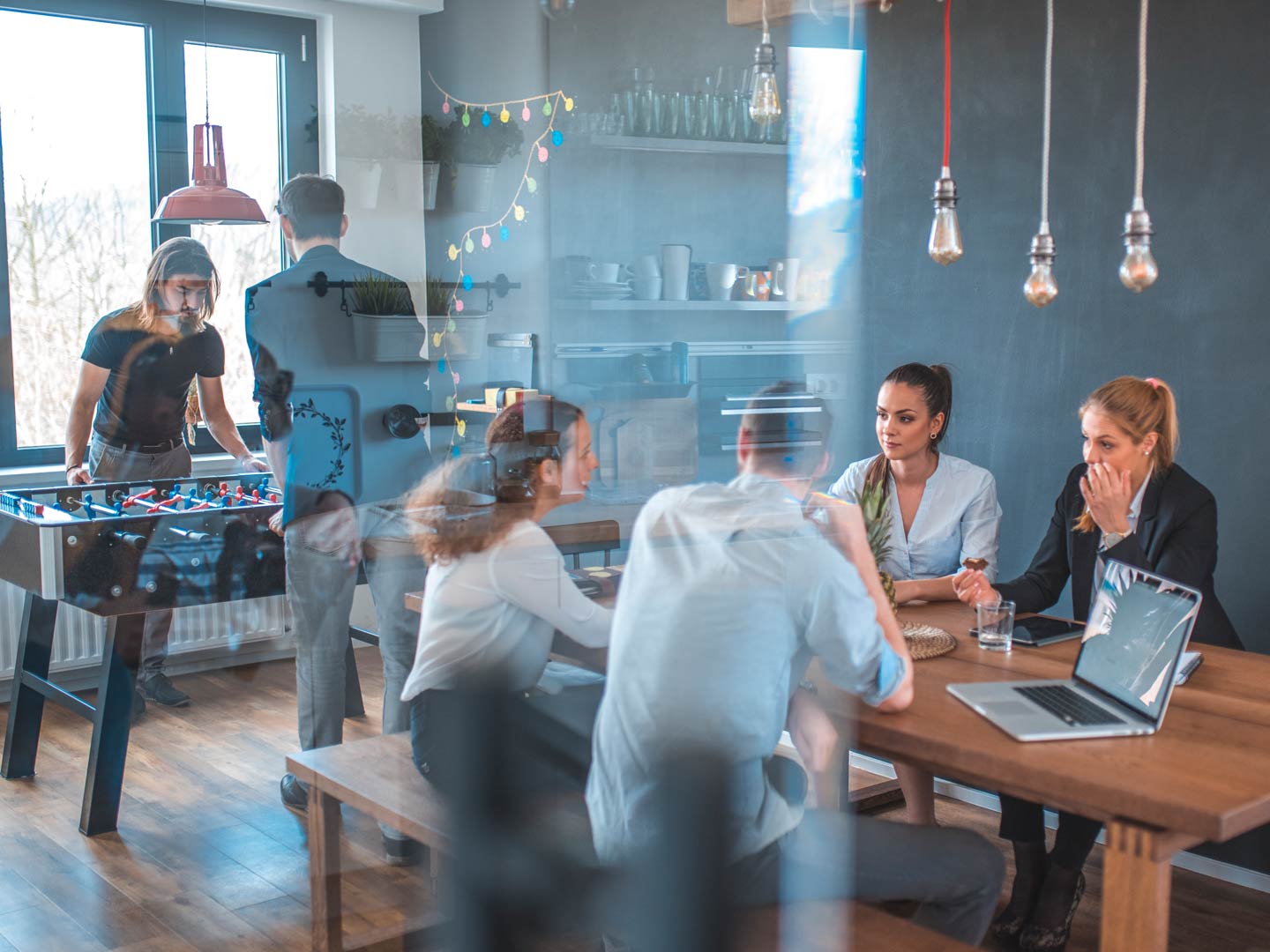 Meeting im Aufenthaltsraum